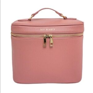 BNWOT Sly Beauty Traun/travel case